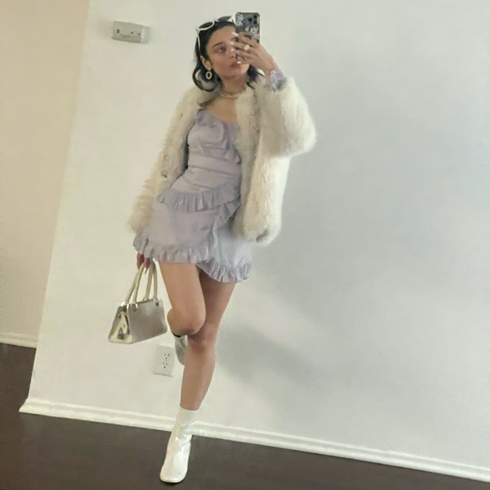 Meet your Posher, Emoura